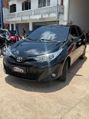 TOYOTA-YARIS-2019