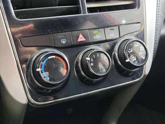 TOYOTA-YARIS-2019