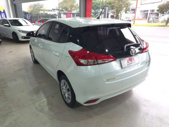 TOYOTA-YARIS-2022