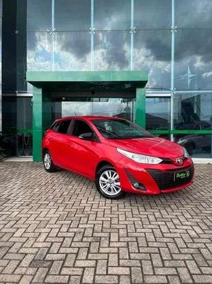 TOYOTA-YARIS-2019