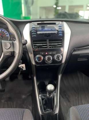 TOYOTA-YARIS-2019