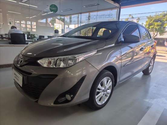 TOYOTA-YARIS-2019