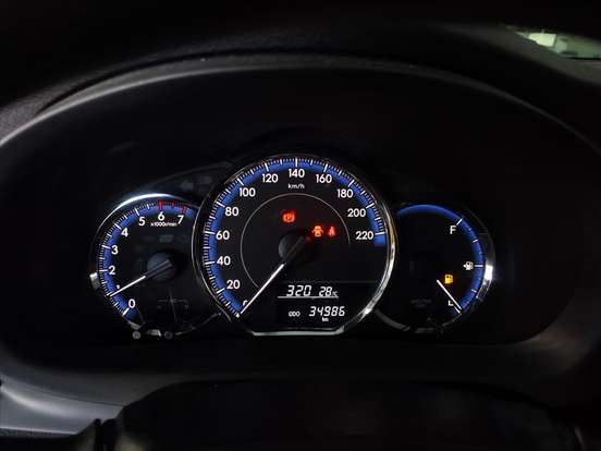 TOYOTA-YARIS-2019