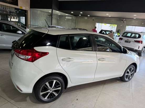 TOYOTA-YARIS-2019