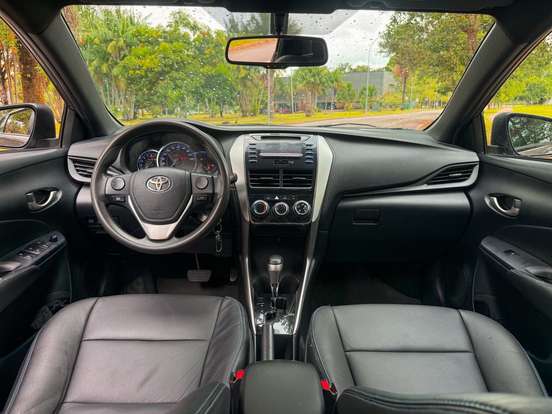 TOYOTA-YARIS-2019