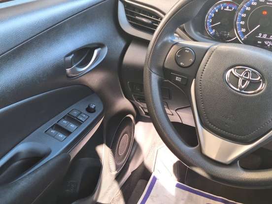 TOYOTA-YARIS-2019