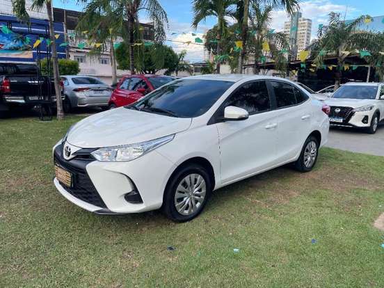 TOYOTA-YARIS-2024