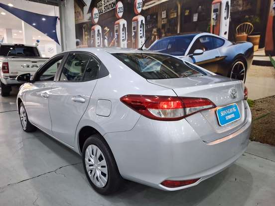 TOYOTA-YARIS-2025
