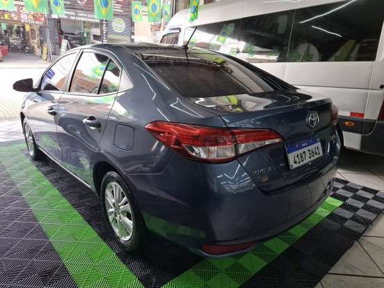TOYOTA-YARIS-2019
