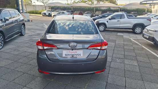 TOYOTA-YARIS-2024