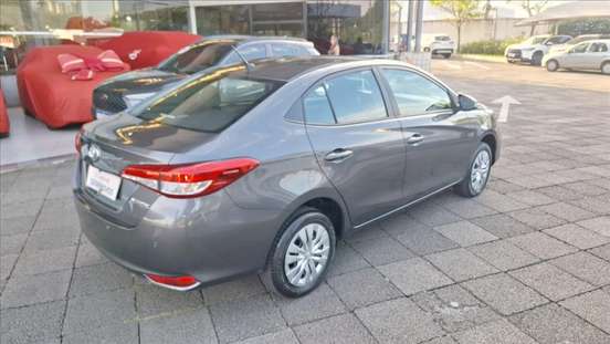 TOYOTA-YARIS-2024