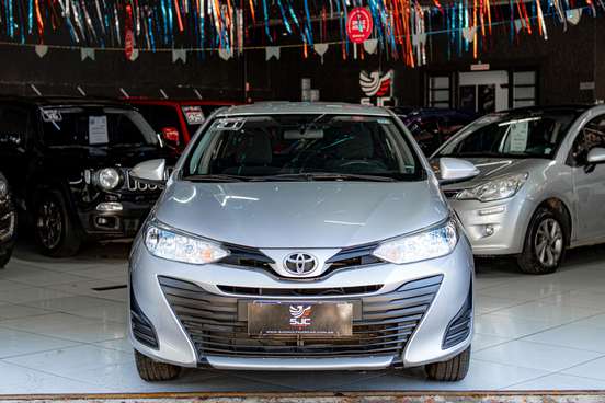 TOYOTA-YARIS-2020