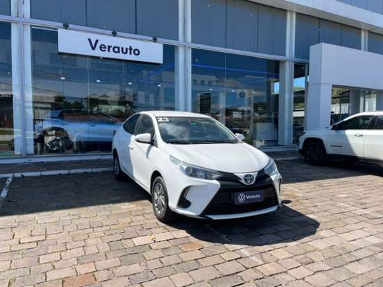 TOYOTA-YARIS-2022