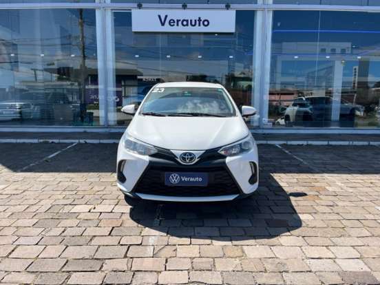 TOYOTA-YARIS-2022