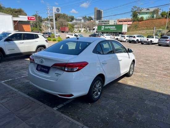 TOYOTA-YARIS-2022