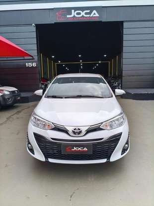 TOYOTA-YARIS-2021