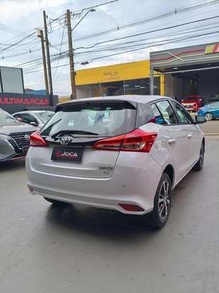 TOYOTA-YARIS-2021
