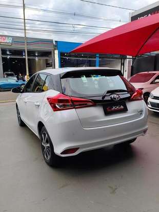TOYOTA-YARIS-2021