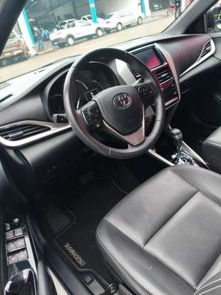 TOYOTA-YARIS-2021