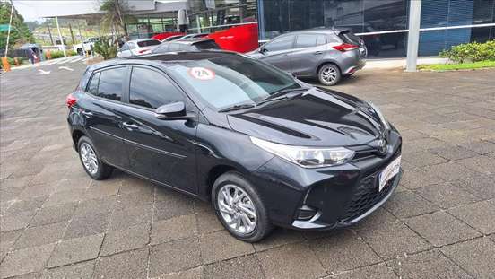 TOYOTA-YARIS-2023