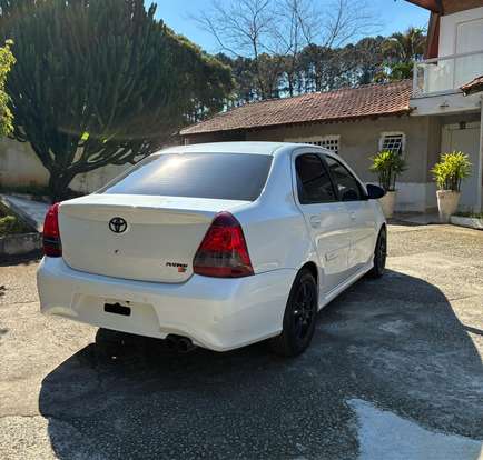 TOYOTA-ETIOS-2017