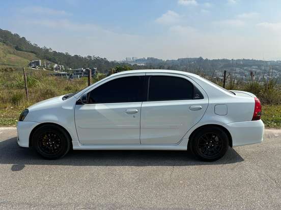 TOYOTA-ETIOS-1.5 PLATINUM 16V FLEX 4P AUTOMÁTICO TOYOTA-ETIOS-2017