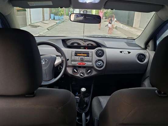 TOYOTA-ETIOS-1.5 XLS SEDAN 16V FLEX 4P MANUAL TOYOTA-ETIOS-2013