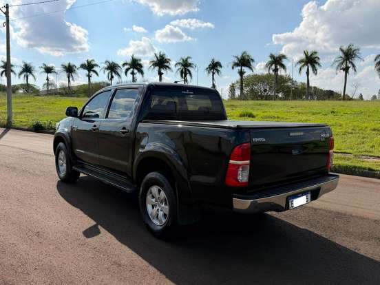 TOYOTA-HILUX-2.7 SR 4X2 CD 16V FLEX 4P AUTOMÁTICO TOYOTA-HILUX-2012