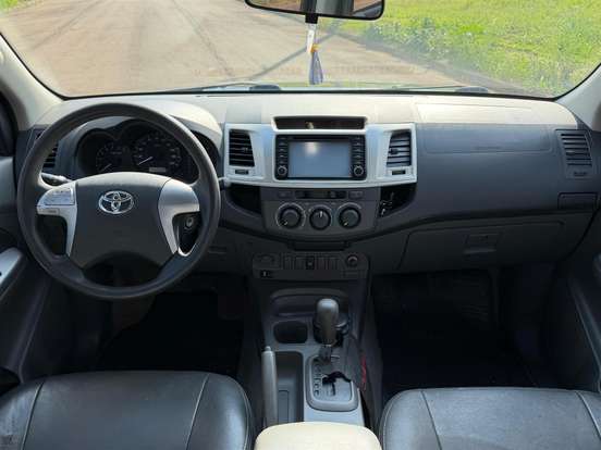 TOYOTA-HILUX-2.7 SR 4X2 CD 16V FLEX 4P AUTOMÁTICO TOYOTA-HILUX-2012