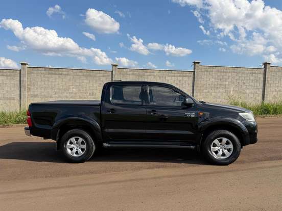 TOYOTA-HILUX-2012