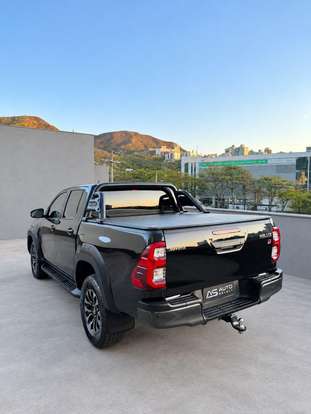 TOYOTA-HILUX-2022