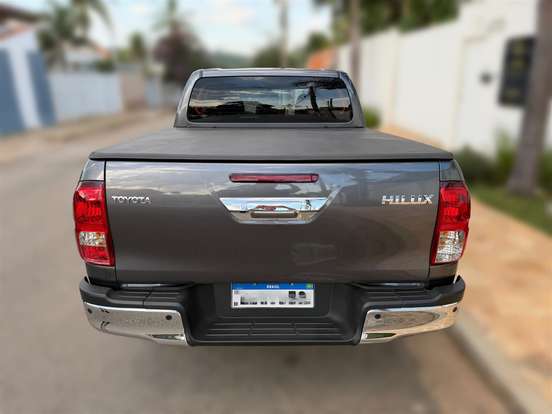 TOYOTA-HILUX-2025