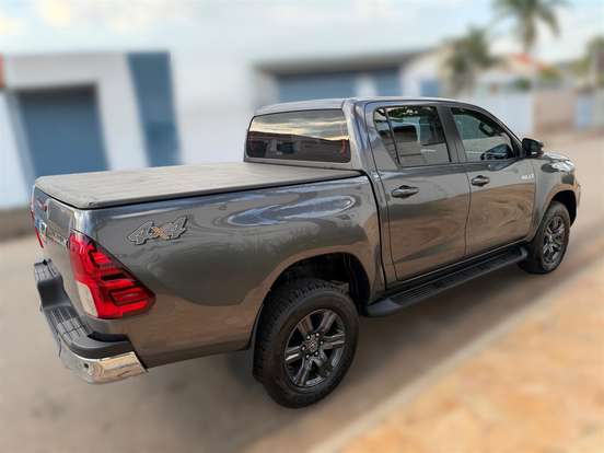 TOYOTA-HILUX-2025