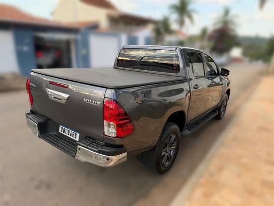 TOYOTA-HILUX-2.8 D-4D TURBO DIESEL CD SR 4X4 AUTOMÁTICO TOYOTA-HILUX-2025