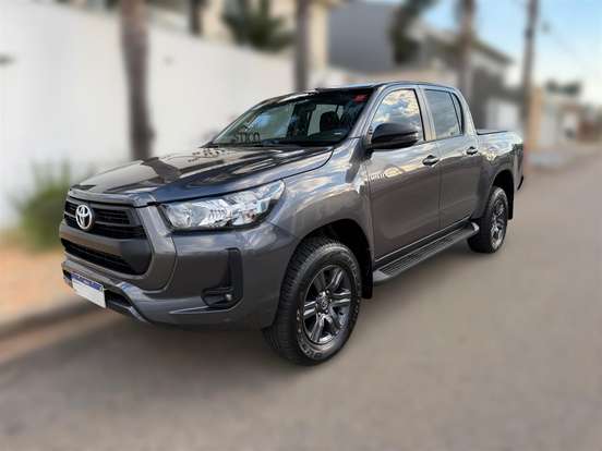 TOYOTA-HILUX-2.8 D-4D TURBO DIESEL CD SR 4X4 AUTOMÁTICO TOYOTA-HILUX-2025