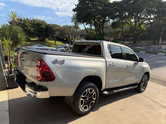 TOYOTA-HILUX-2024