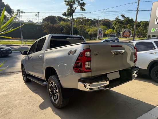TOYOTA-HILUX-2024