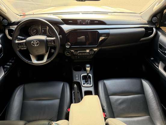 TOYOTA-HILUX-2.8 D-4D TURBO DIESEL CD SRV 4X4 AUTOMÁTICO TOYOTA-HILUX-2024