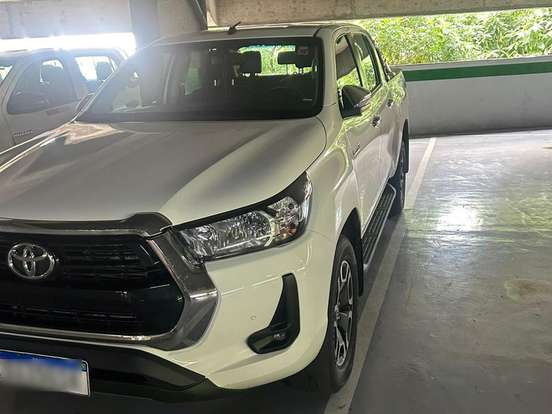 TOYOTA-HILUX-2.8 D-4D TURBO DIESEL CD SRV 4X4 AUTOMÁTICO TOYOTA-HILUX-2023