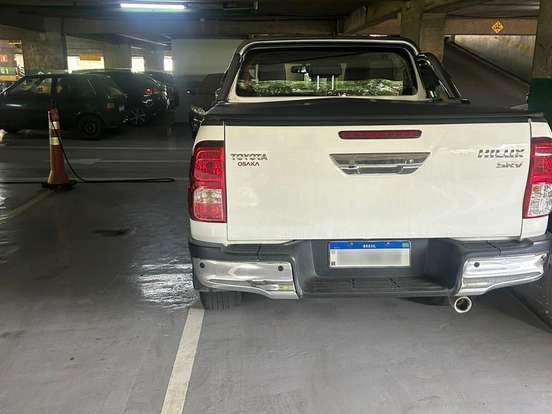 TOYOTA-HILUX-2.8 D-4D TURBO DIESEL CD SRV 4X4 AUTOMÁTICO TOYOTA-HILUX-2023