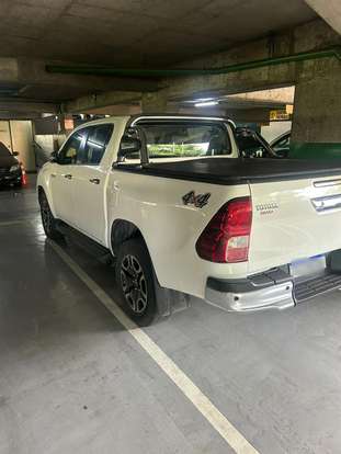 TOYOTA-HILUX-2023