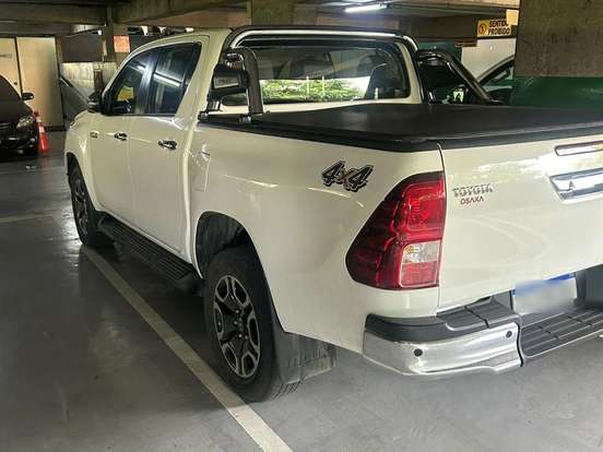 TOYOTA-HILUX-2.8 D-4D TURBO DIESEL CD SRV 4X4 AUTOMÁTICO TOYOTA-HILUX-2023