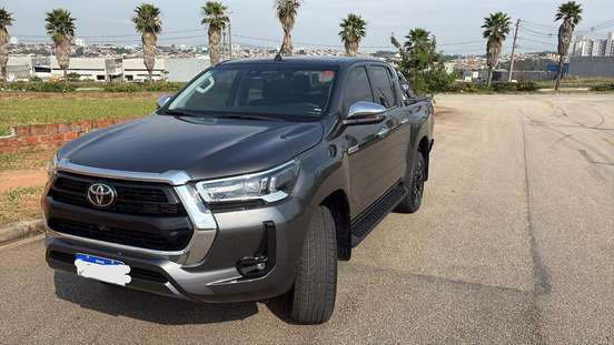TOYOTA-HILUX-2025