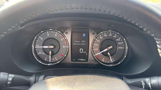 TOYOTA-HILUX-2.8 D-4D TURBO DIESEL CD SRX 4X4 AUTOMÁTICO TOYOTA-HILUX-2025