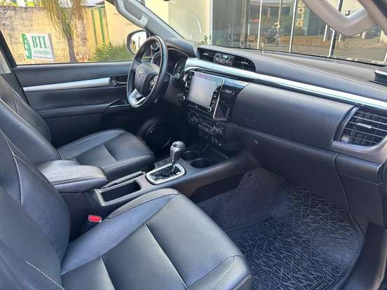 TOYOTA-HILUX-2.8 D-4D TURBO DIESEL CD SRX 4X4 AUTOMÁTICO TOYOTA-HILUX-2022