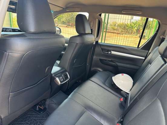TOYOTA-HILUX-2.8 D-4D TURBO DIESEL CD SRX 4X4 AUTOMÁTICO TOYOTA-HILUX-2022