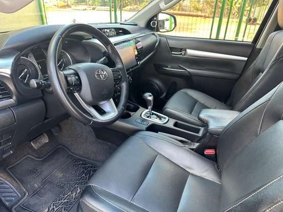 TOYOTA-HILUX-2022