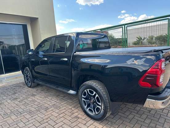 TOYOTA-HILUX-2022