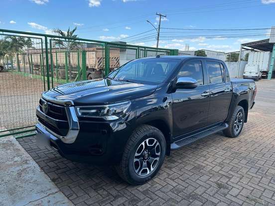 TOYOTA-HILUX-2.8 D-4D TURBO DIESEL CD SRX 4X4 AUTOMÁTICO TOYOTA-HILUX-2022