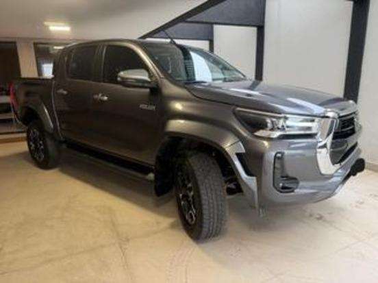 TOYOTA-HILUX-2.8 D-4D TURBO DIESEL CD SRX PLUS 4X4 AUTOMÁTICO TOYOTA-HILUX-2025